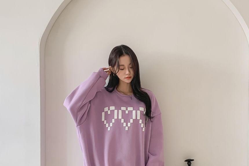 Heart Print Fleece-Lined Loose-Fit Pullover Product Image