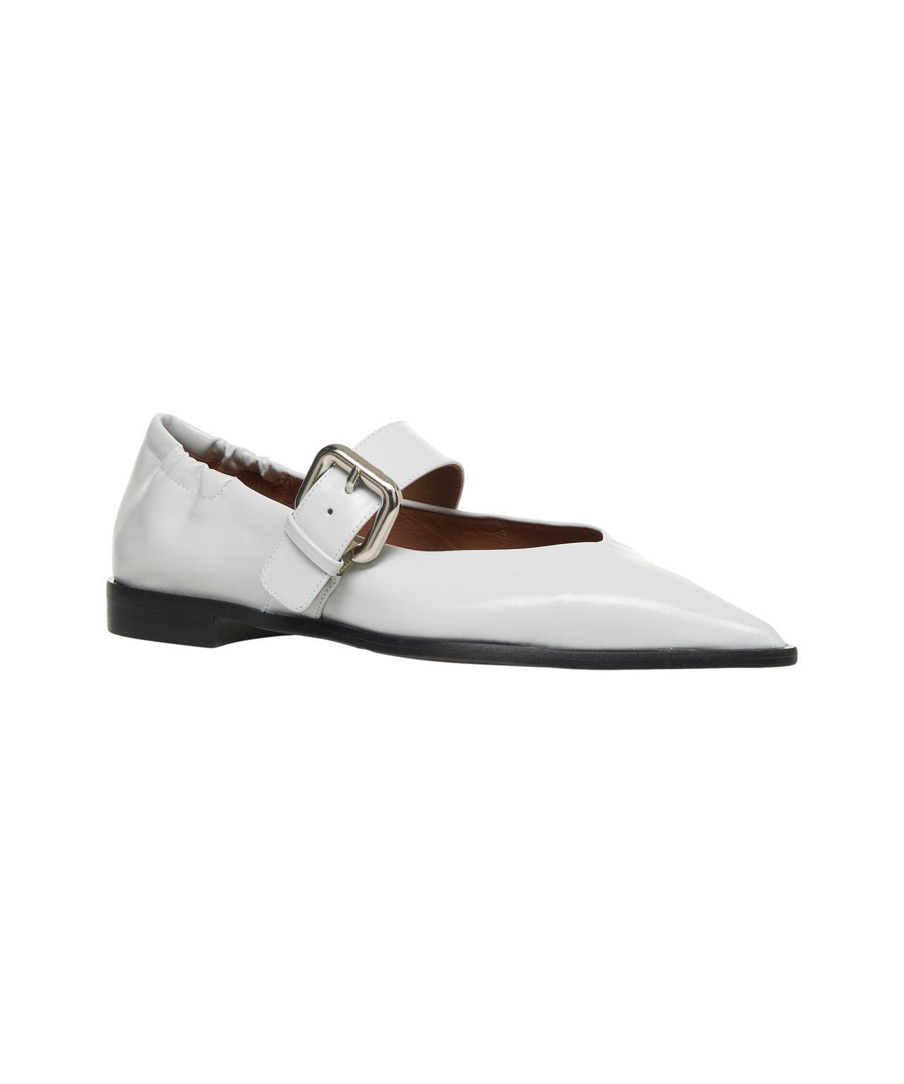Ballet flats with strap Product Image