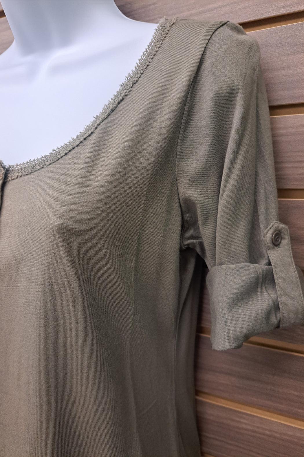 3 button lace bottom top Product Image