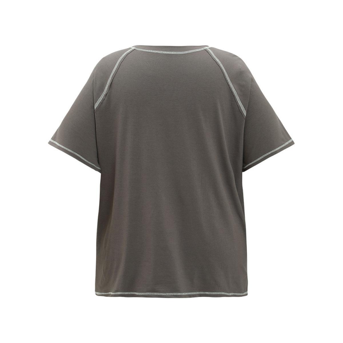 Plus Size Solid Contrast Stitch Raglan Sleeve Patched Pocket T-shirt DimGray Women Casual Stitch Plain Round Neck Dailywear T-shirts BloomChic 26/4X Product Image