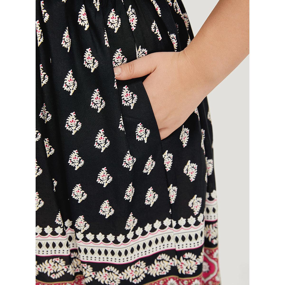 Plus Size Bandana Print Flutter Sleeve Pocket Wrap Dress BlackFlower Women Vacation Wrap V-neck Short sleeve Curvy Knee Dress BloomChic 30/6X Product Image