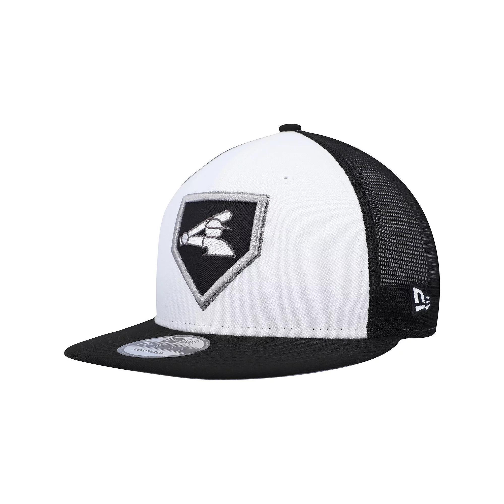 Men's New Era White/Black Chicago White Sox 2022 Clubhouse Trucker 9FIFTY Snapback Hat Product Image