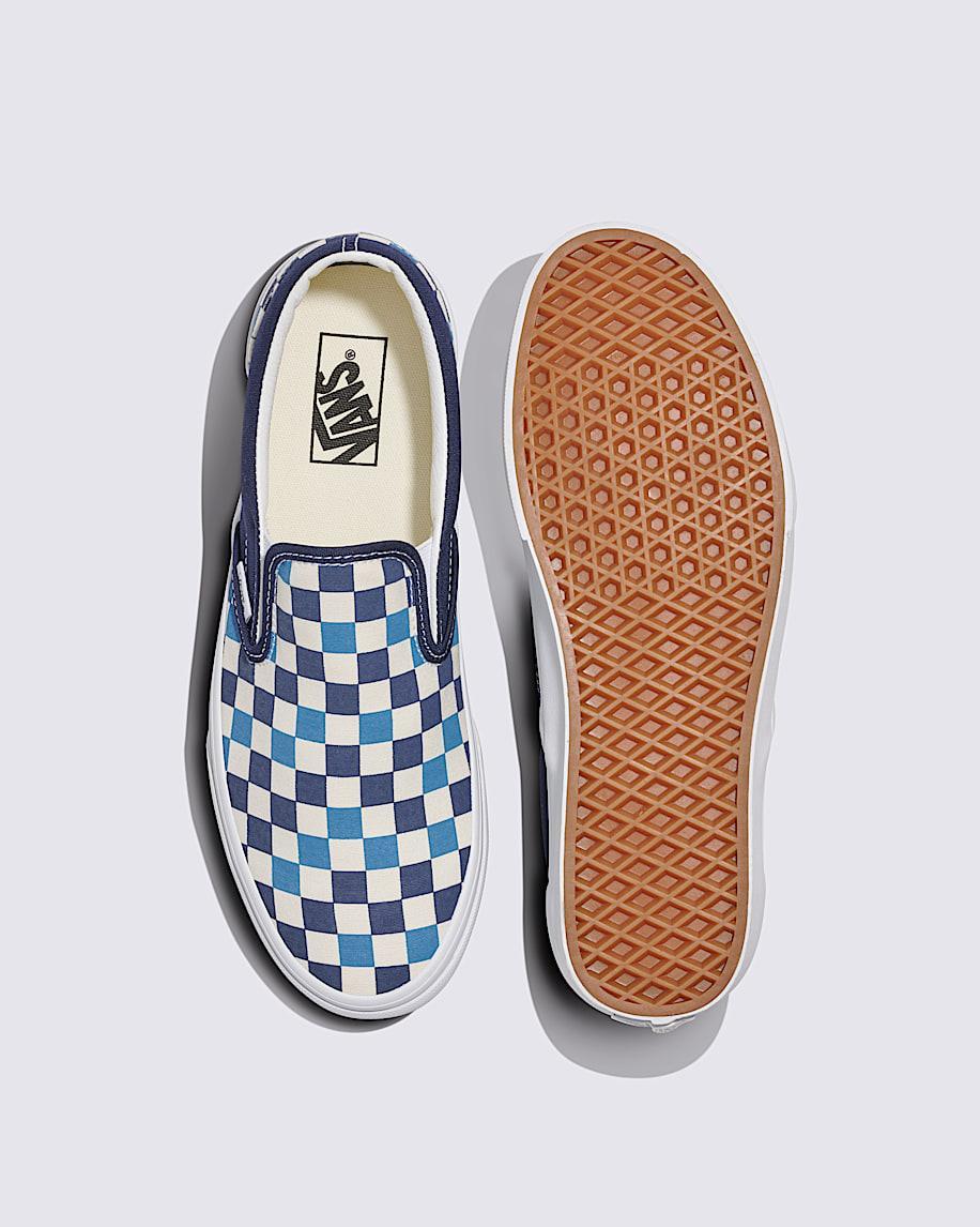 Classic Slip-On Shoe in Navy Blue / White| Vans US Product Image