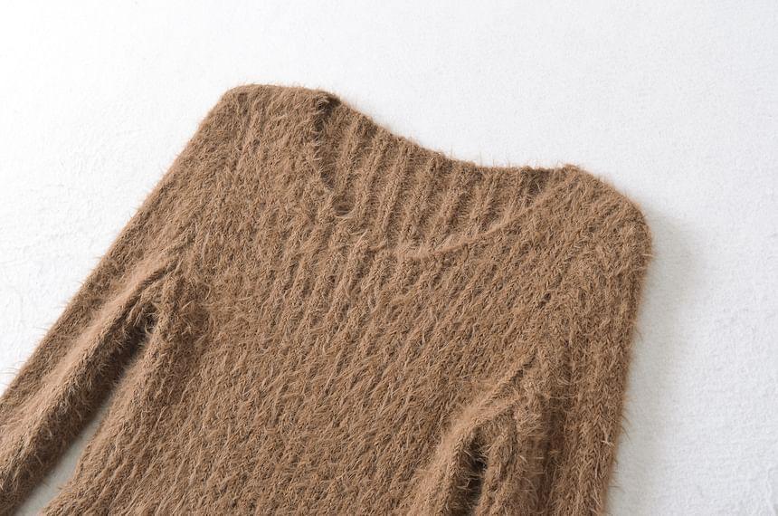 Scoop Neck Plain Crop Sweater Product Image