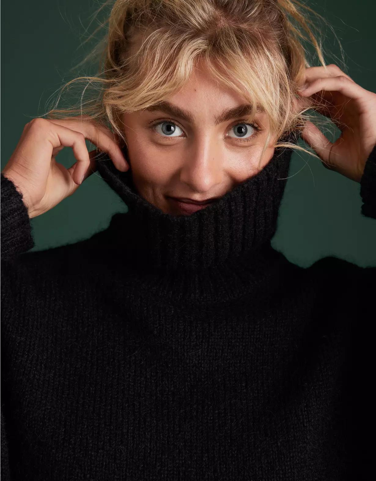 AE77 Premium Turtleneck Sweater Product Image