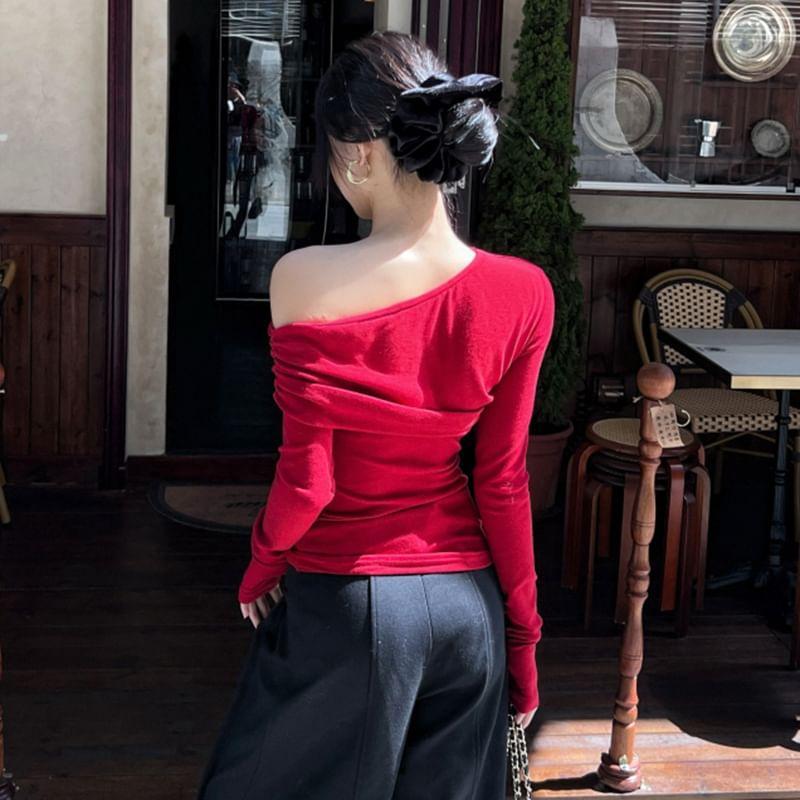 Long-Sleeve One-Shoulder Plain Ruched Knit Top Product Image