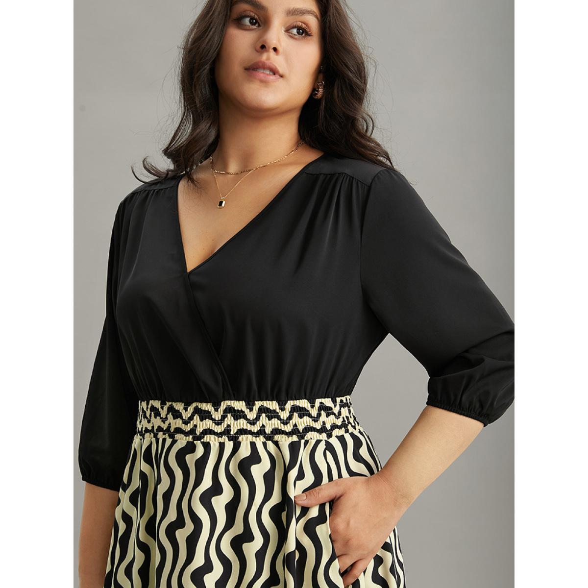 Plus Size Geometric Twill Patchwork Shirred Elastic Waist Dress Black Women Office Elastic cuffs V-neck Elbow-length sleeve Curvy Midi Dress BloomChic 26/4X Product Image