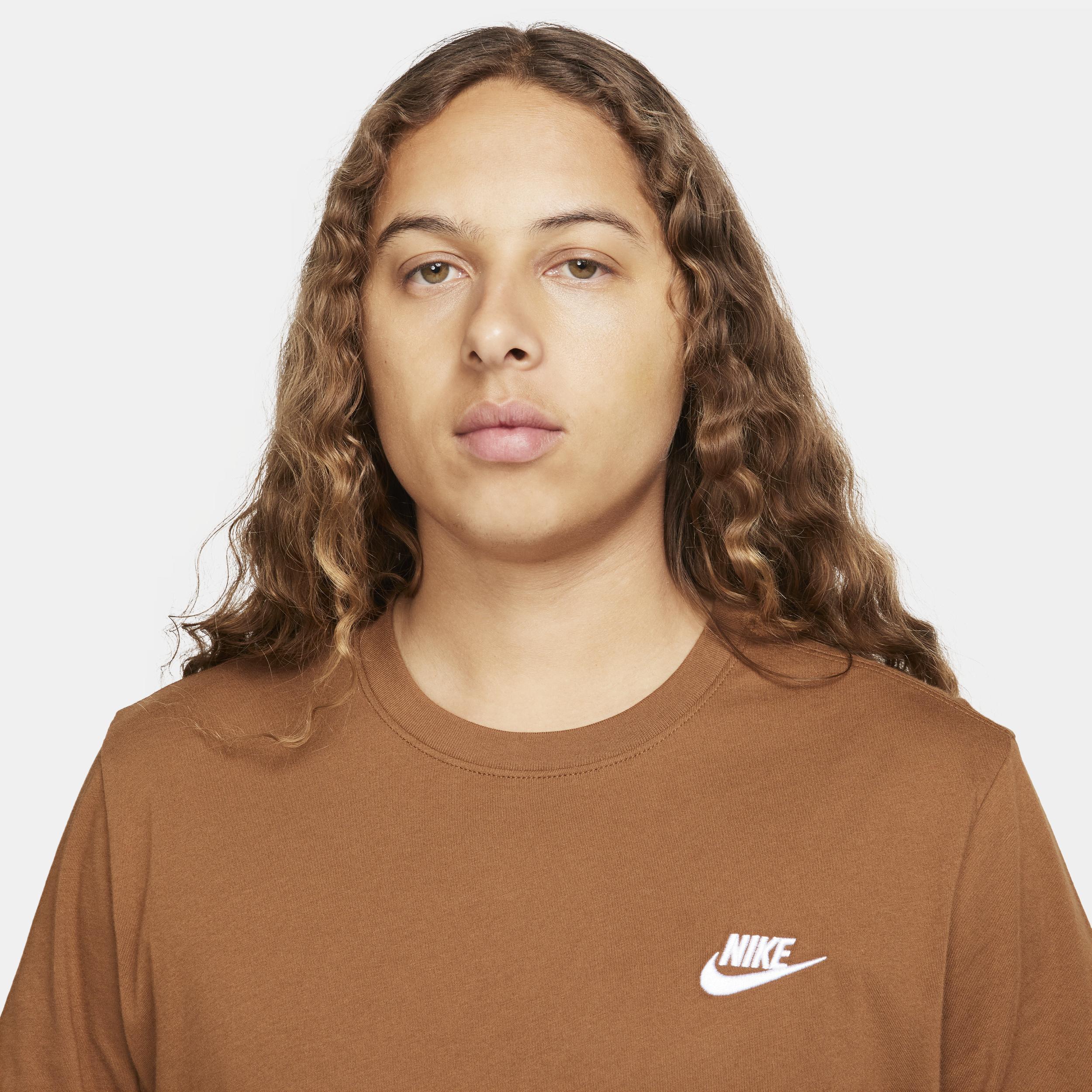 Nike Club Unisex T-shirt Product Image