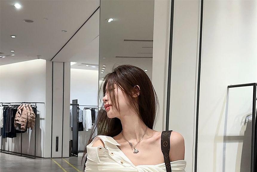 Long-Sleeve Off Shoulder Twisted Plain Top Product Image