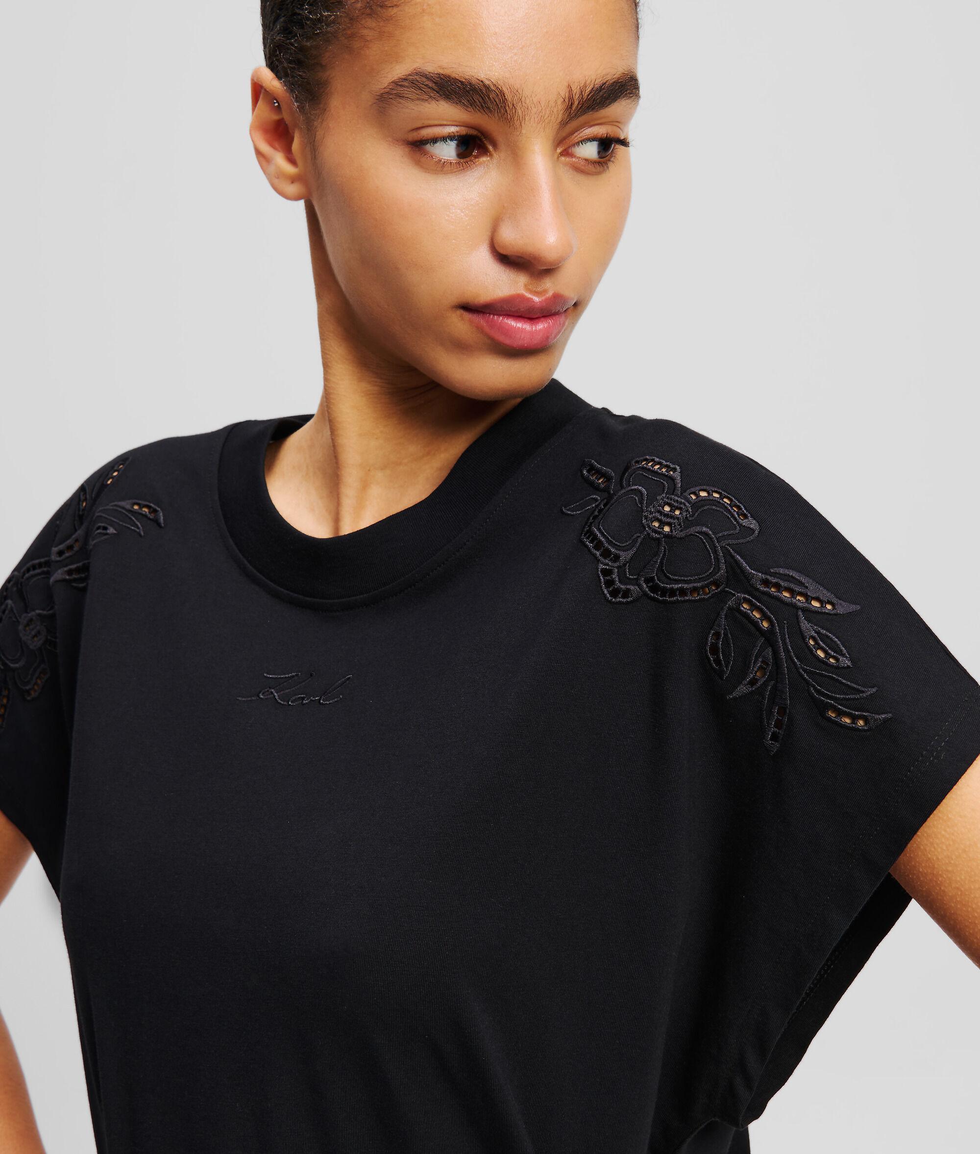 ORCHID EMBROIDERY T-SHIRT Product Image