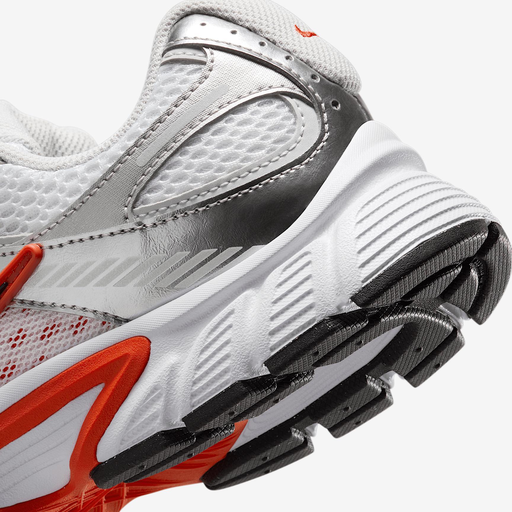 Nike Women's V5 RNR Shoes Product Image