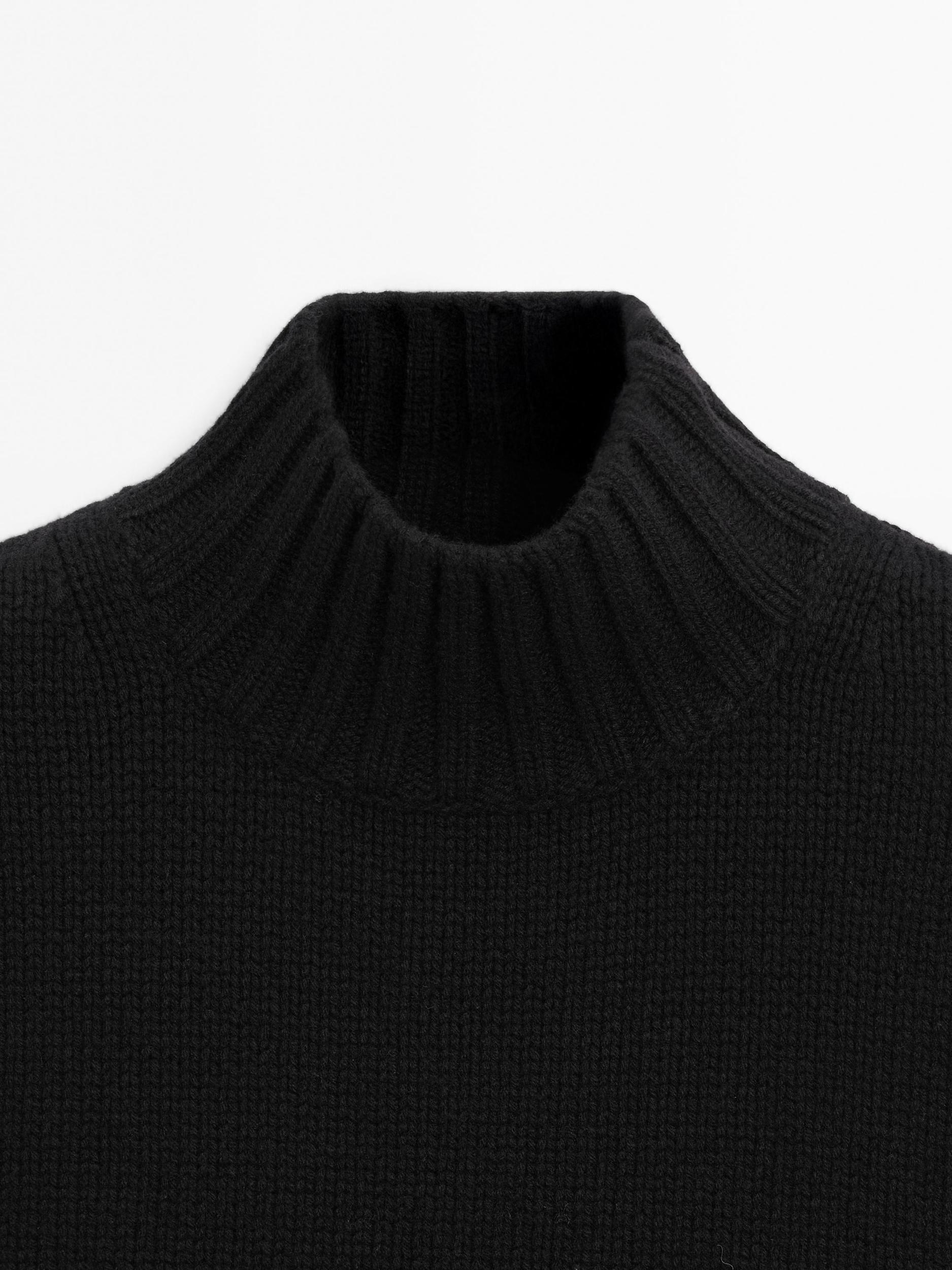 High neck knit vest Product Image