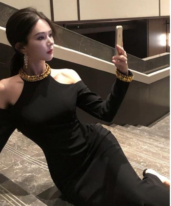Long Sleeve Cold Shoulder Plain Rhinestone Maxi Sheath Dress Product Image