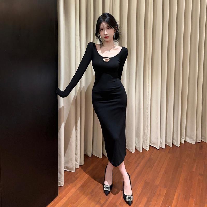 Long-Sleeve Scoop Neck Plain Cutout Buckled Midi Sheath Dress Product Image