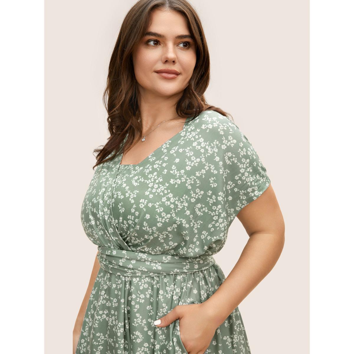Plus Size Everywhere Dress - Ditsy Floral Wrap Pocket Dress Palemauve Women Elegant Belted V-neck Sleeveless Curvy BloomChic 22-24/3X Product Image