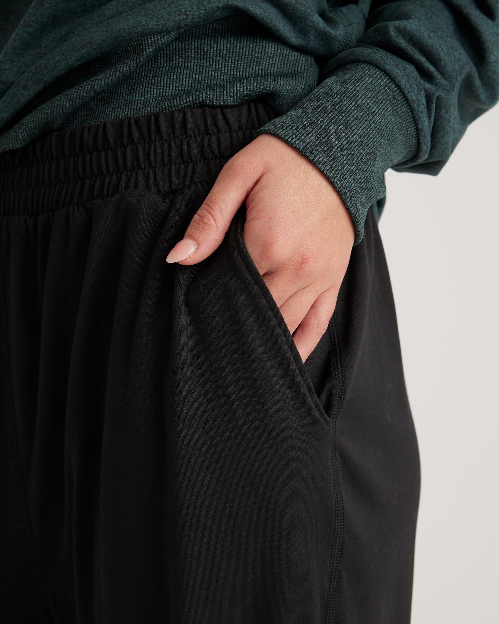Quince | Women's Flowknit High-Rise Boyfriend Jogger Size XL, Recycled Polyester / Spandex Product Image