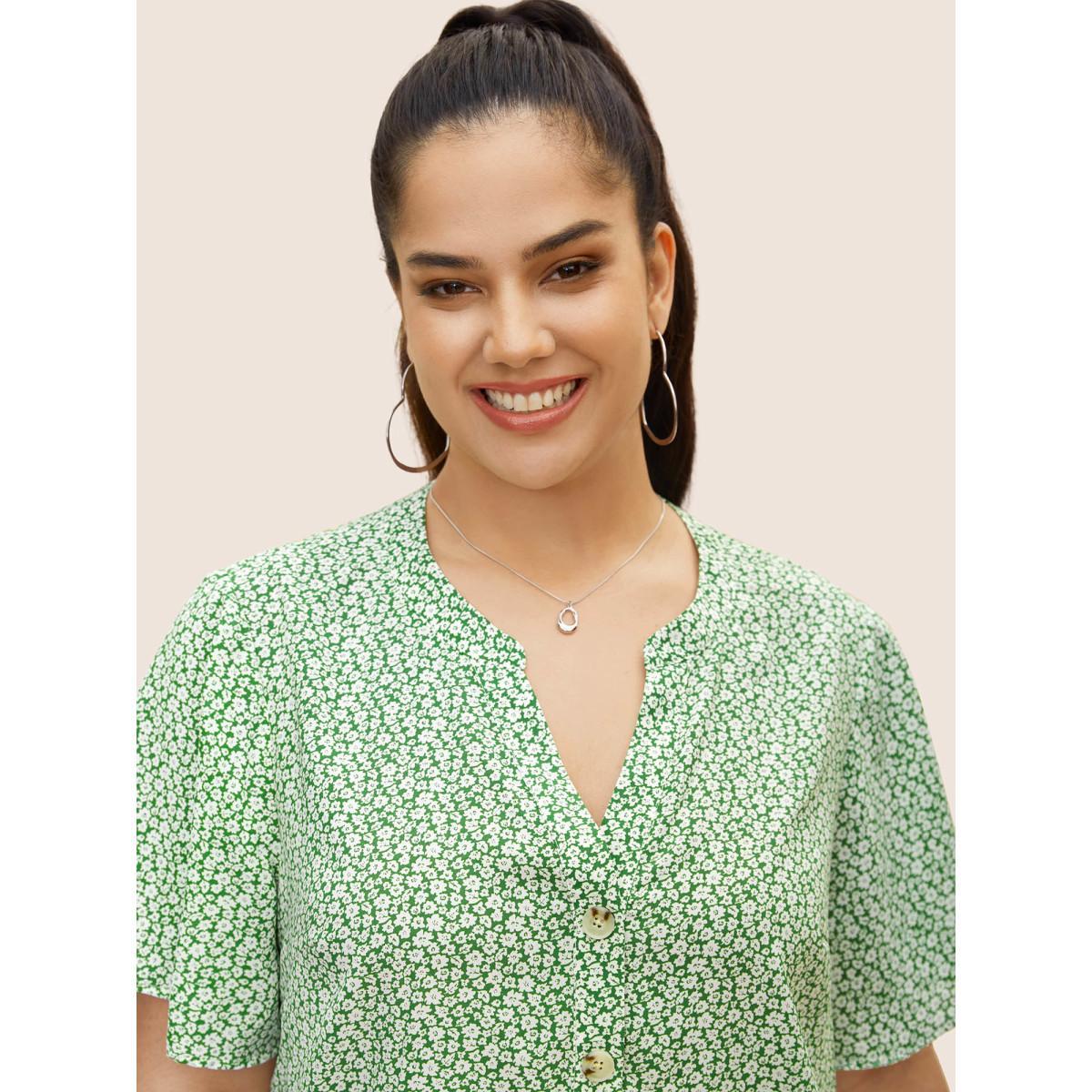 Plus Size LawnGreen Notched Collar Ditsy Floral Split Hem Blouse Women Casual Short sleeve Notched collar Everyday Blouses BloomChic 12/L Product Image