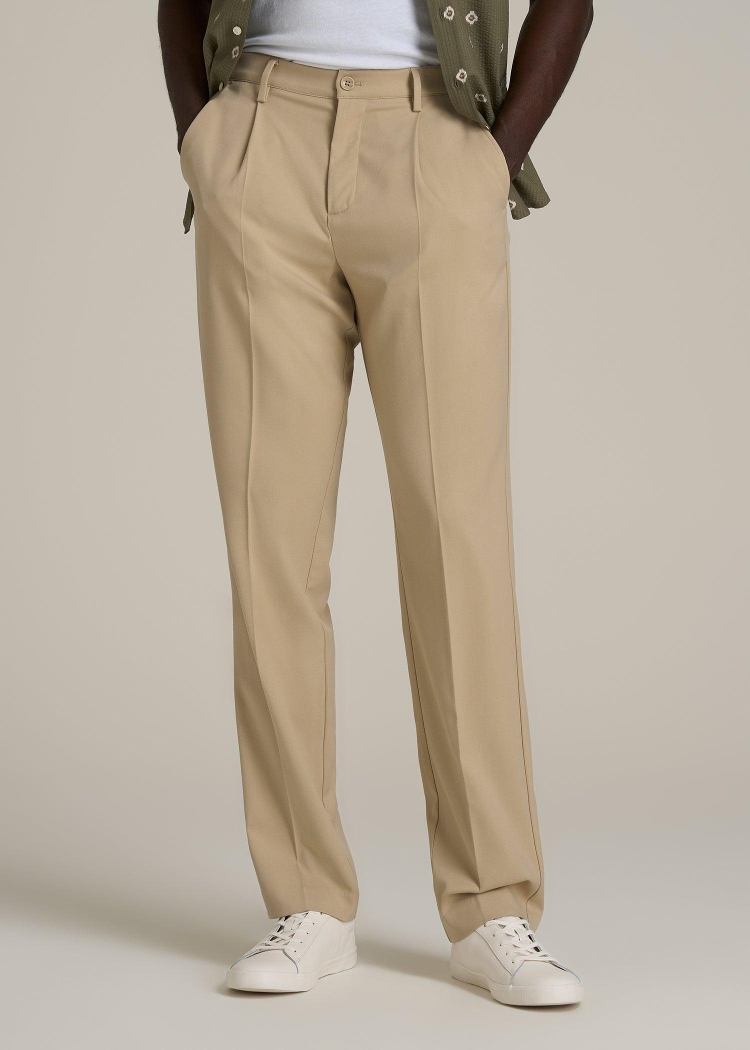 Tall Men's Relaxed Pleated Trouser in Light Khaki Product Image