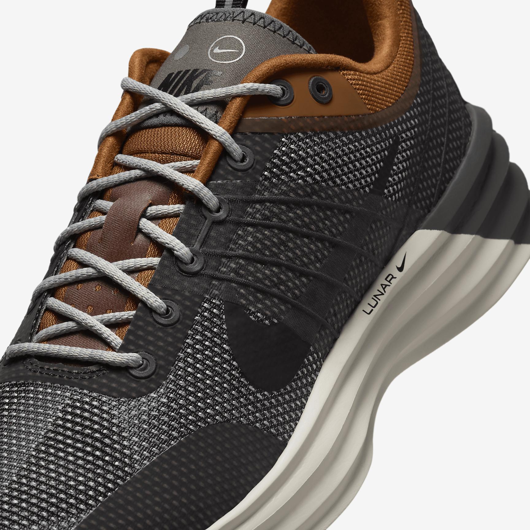 Nike Men's Lunar Roam SE Shoes Product Image