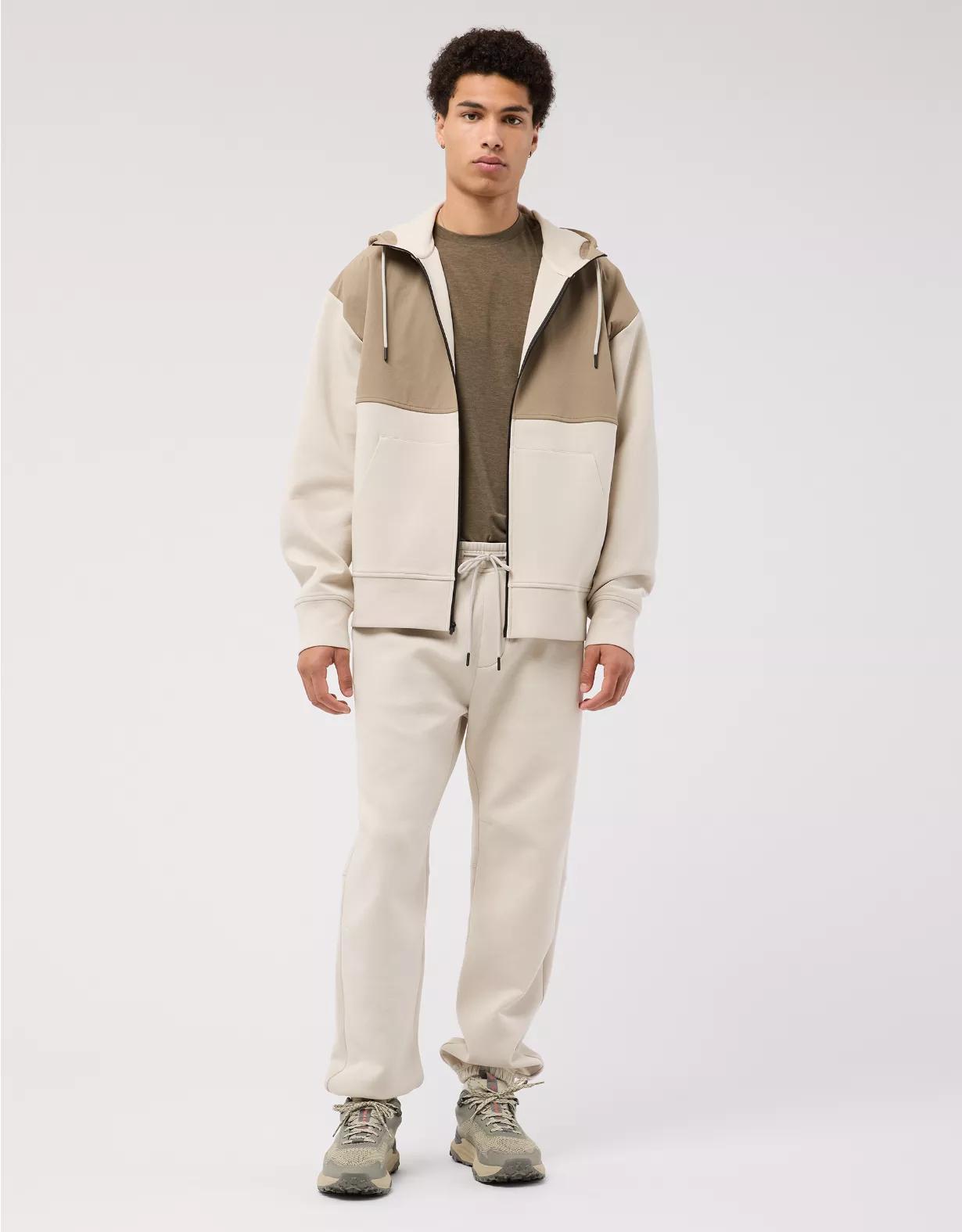 AE 24/7 Tech Fleece Jogger Product Image