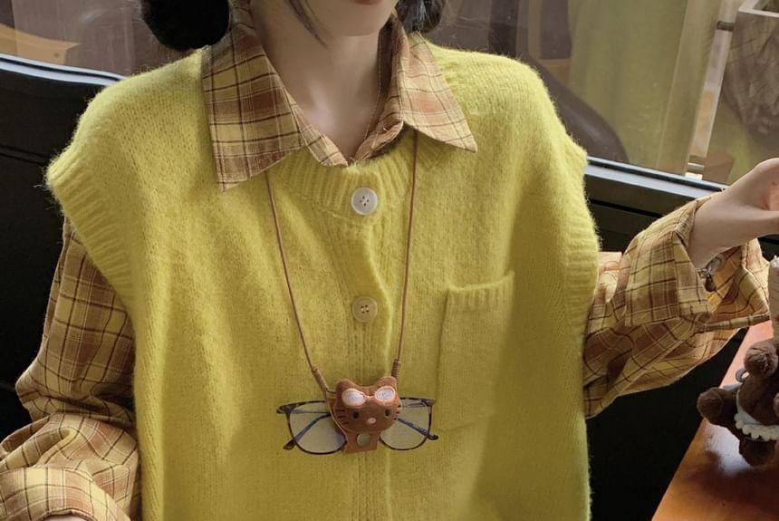 Long-Sleeve Plaid Shirt / Crew Neck Plain Button Sweater Vest Product Image