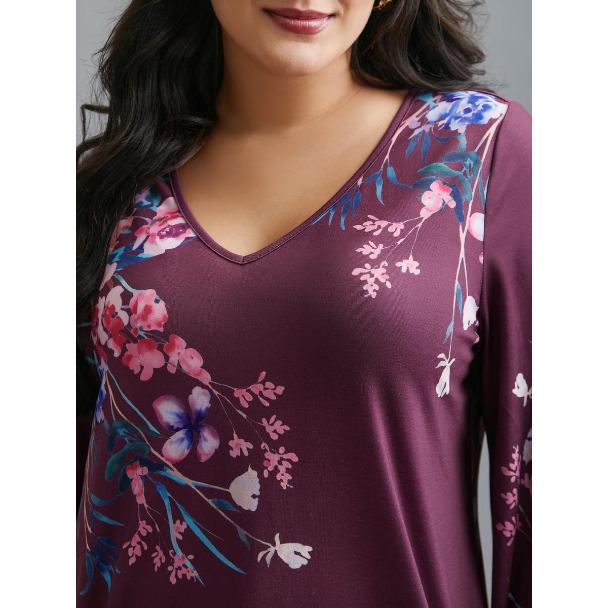 Plus Size V Neck Floral Print Stretchy T-Shirt Mauve Women Elegant Non Natural Flowers V-neck Everyday T-shirts BloomChic 28/5X Product Image