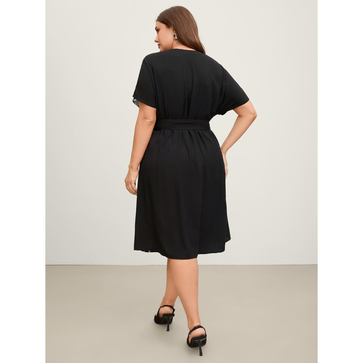Plus Size Abstract Contrast Curvy Hem Belted Midi Dress Black Women Flat collar with V-notch Sleeveless Curvy BloomChic 28/5X Product Image