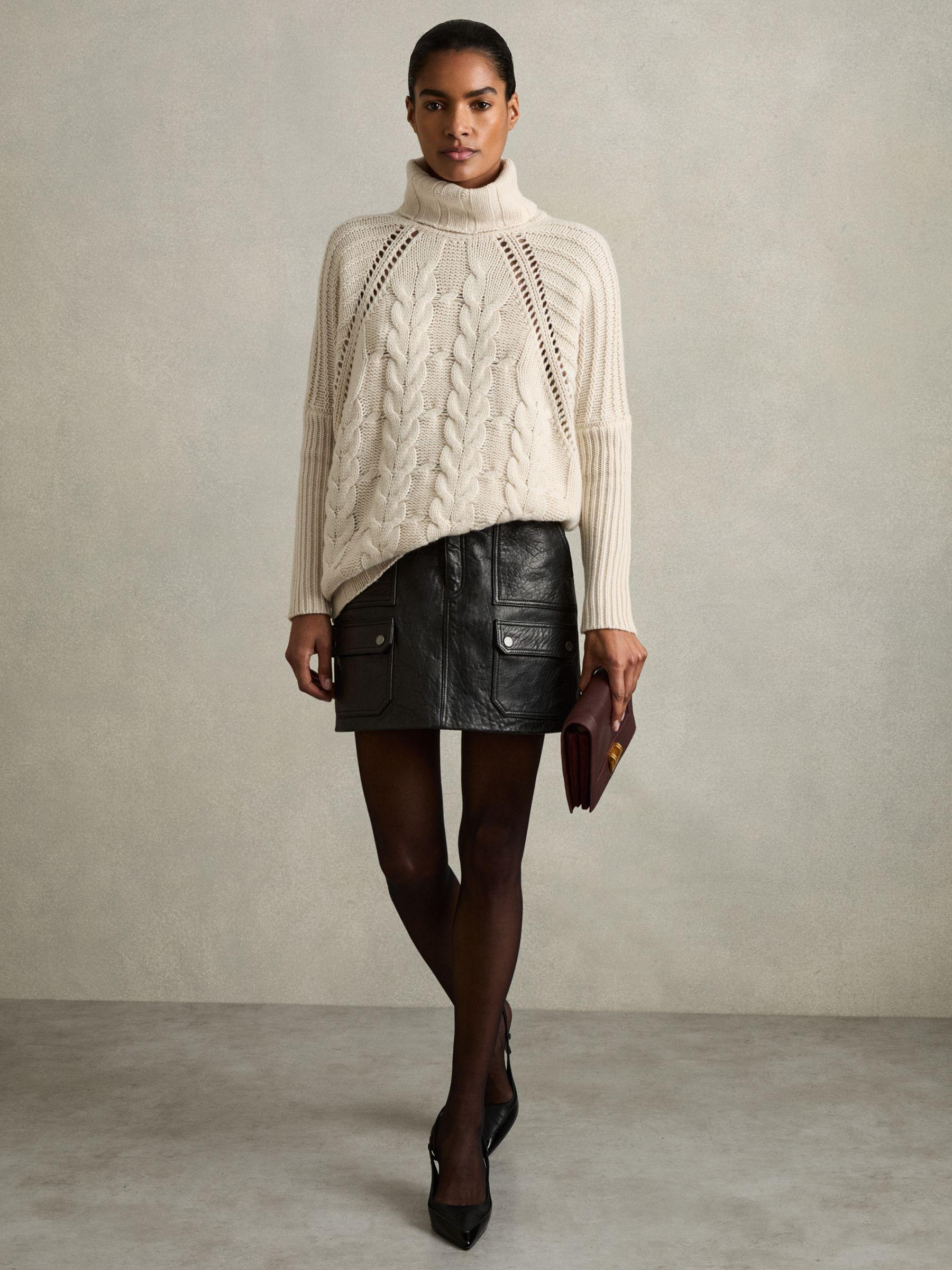 Wool-Cashmere Chunky Cable-Knit Jumper in Cream Product Image