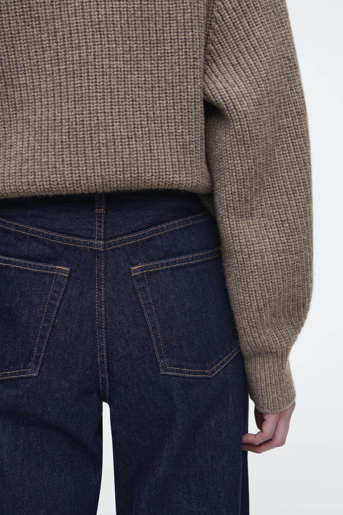 ARCH TAPERED JEANS Product Image