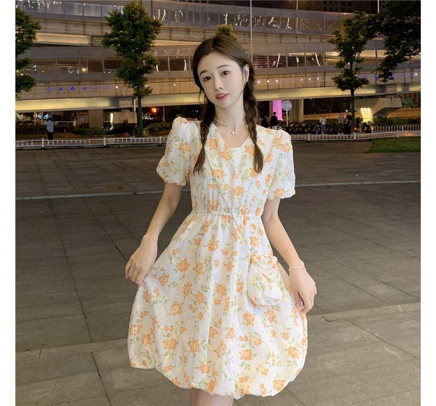Set: Short-Sleeve Floral Dress + Crossbody Bag Product Image
