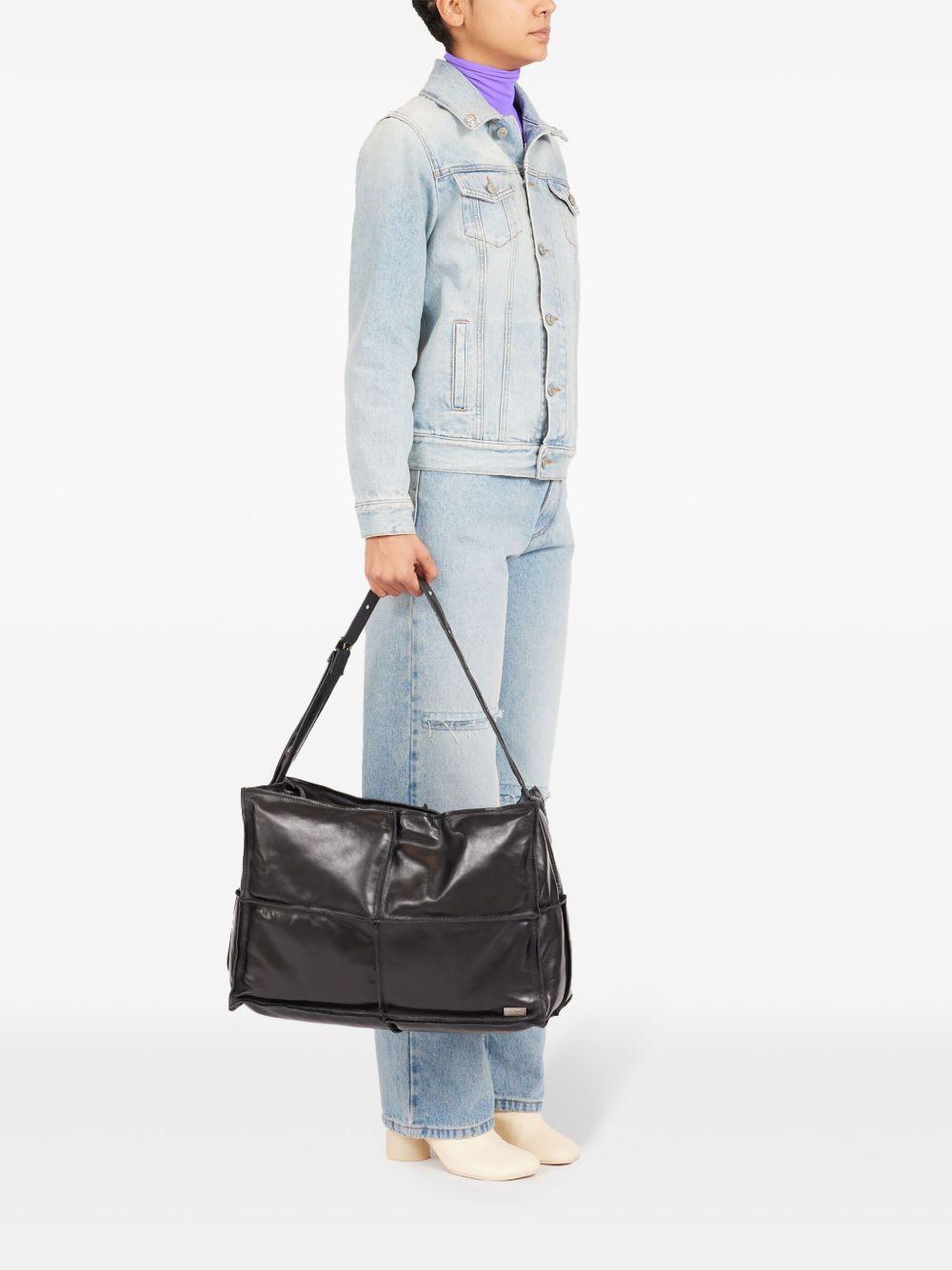 logo-plaque leather shoulder bag Product Image