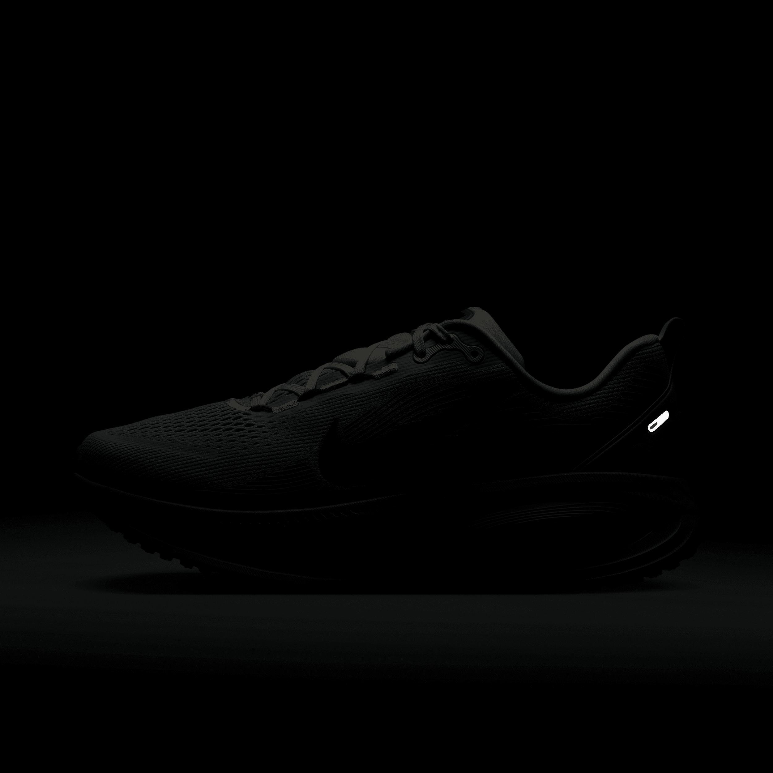 Nike Men's Vomero 18 Road Running Shoes Product Image