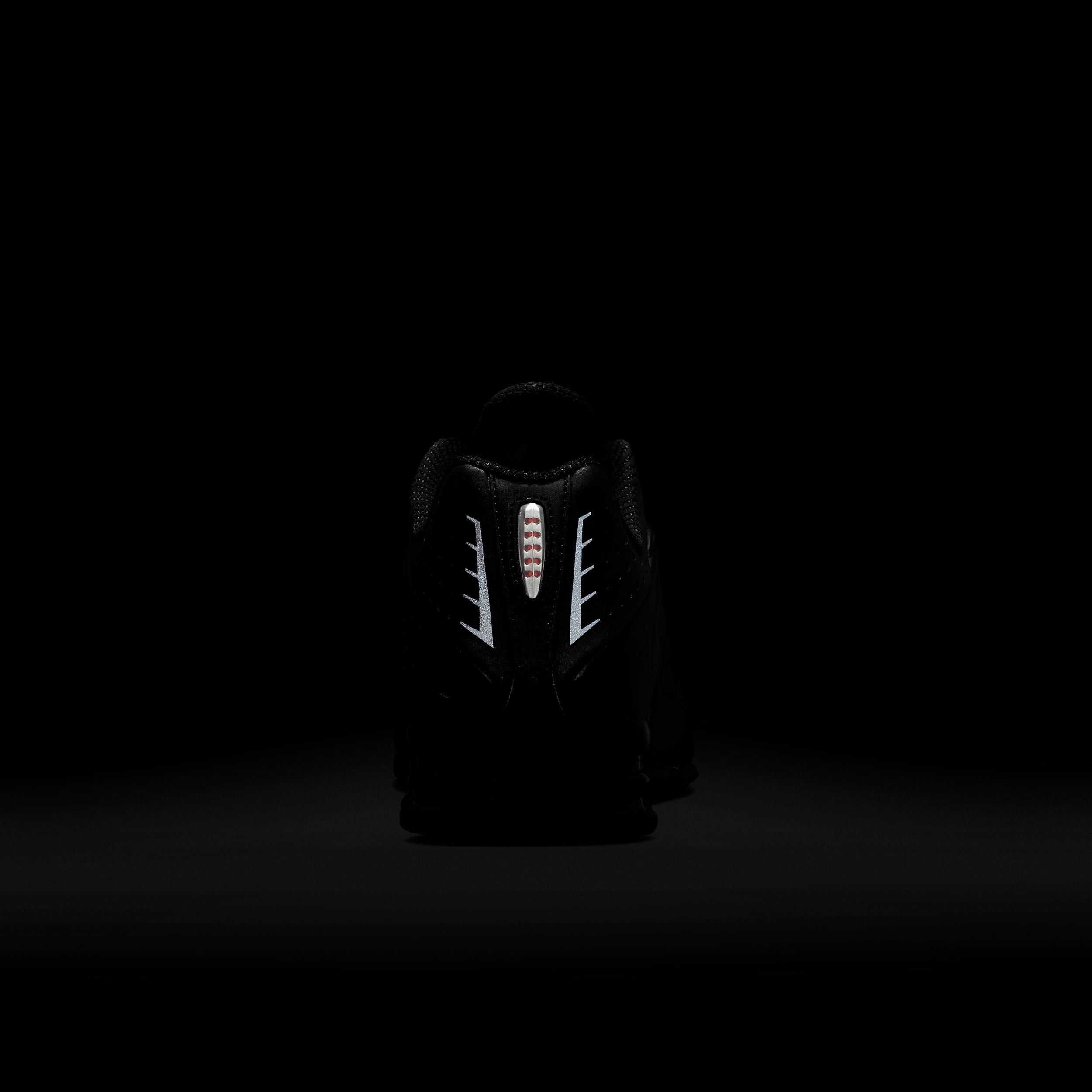 Nike Women's Shox R4 Shoes Product Image