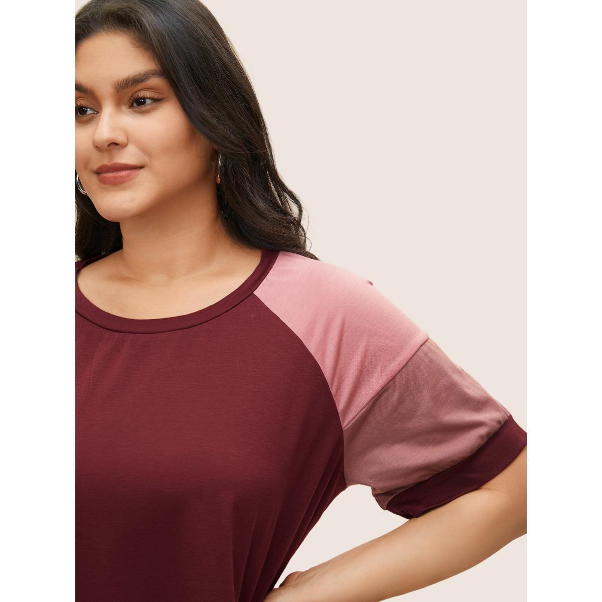 Plus Size Colorblock Contrast Crew Neck Raglan Sleeve T-shirt Scarlet Women Casual Contrast Colorblock Everyday T-shirts BloomChic 14-16/1X Product Image