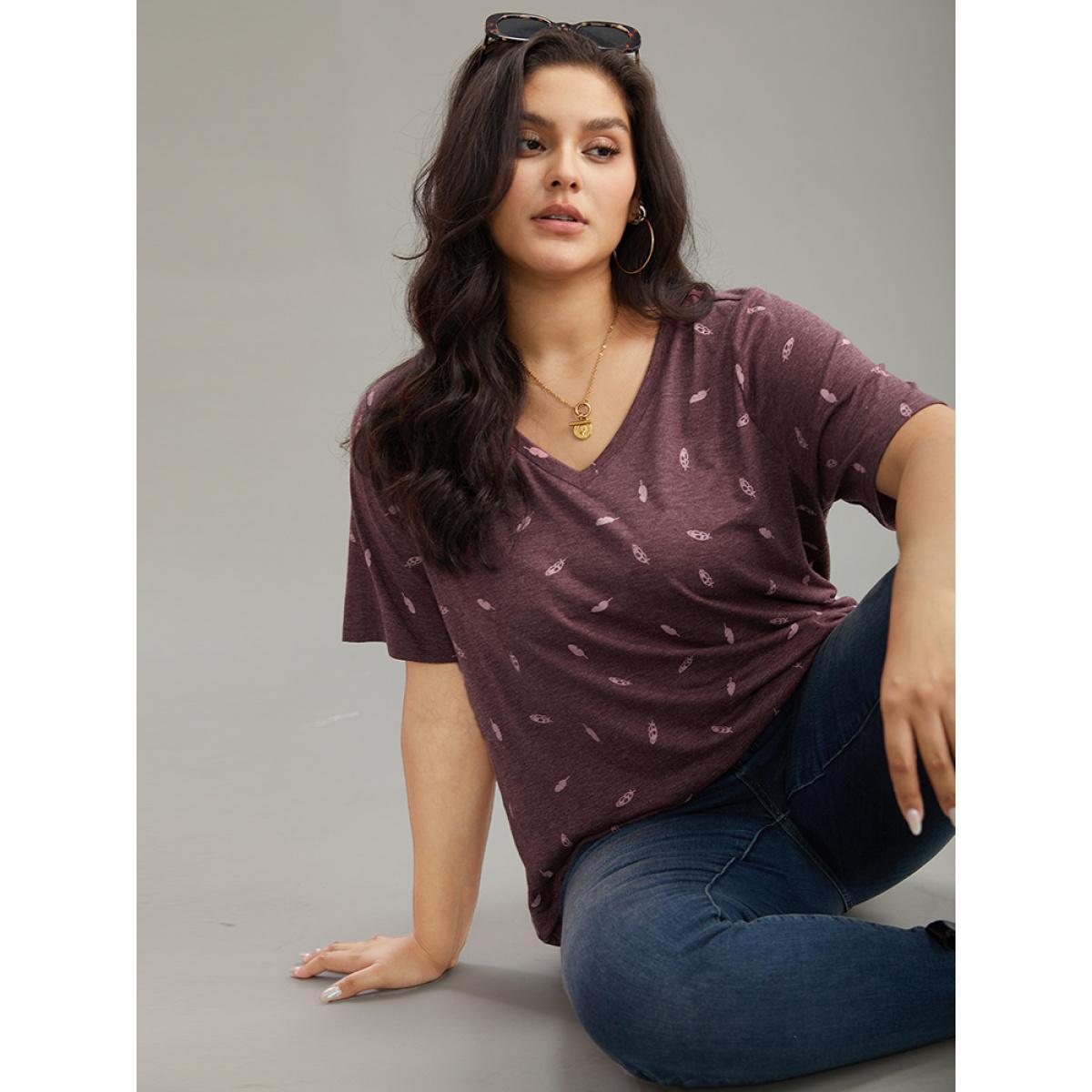 Plus Size Feather Print V Neck T-shirt Scarlet Women Casual Printed Feather V-neck Dailywear T-shirts BloomChic 22-24/3X Product Image