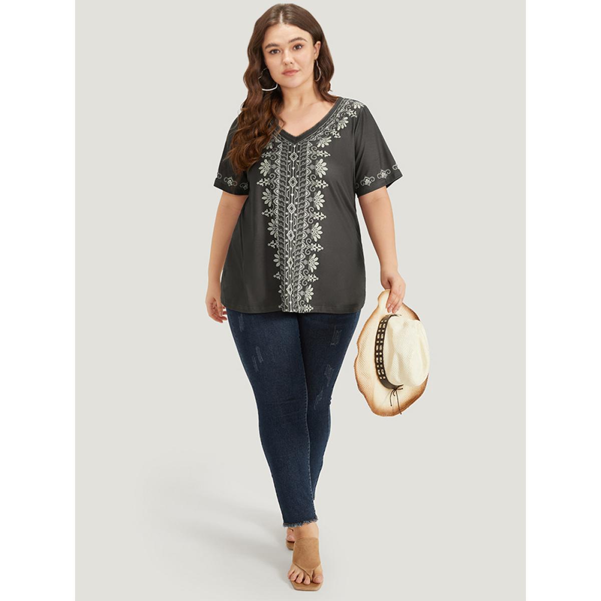 Plus Size Bandana Print V Neck Short Sleeve T-shirt Gray Women Casual Printed Bohemian Print V-neck Dailywear T-shirts BloomChic 14-16/1X Product Image