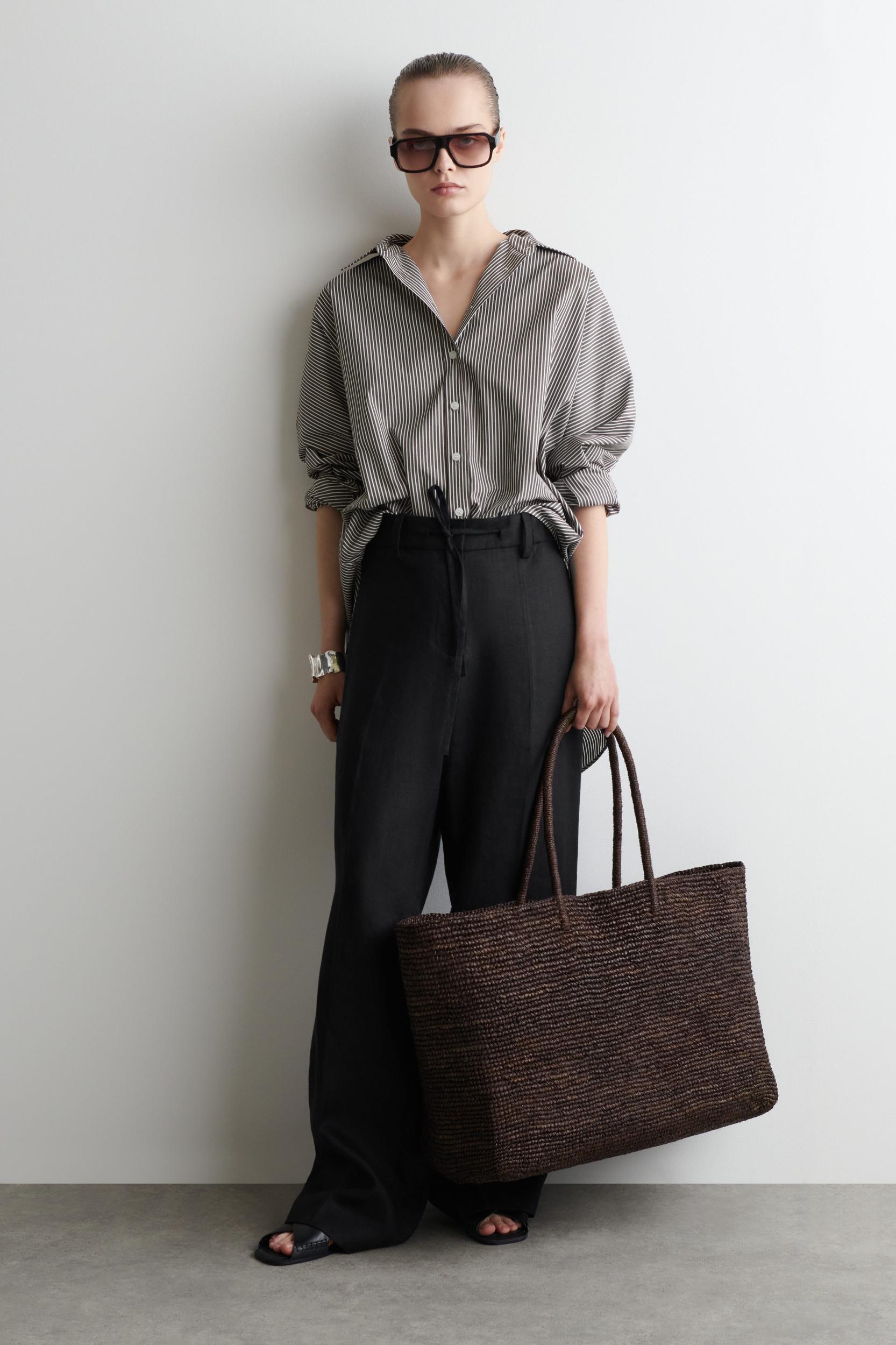 OVERSIZED HAND-WOVEN TOTE BAG - RAFFIA Product Image