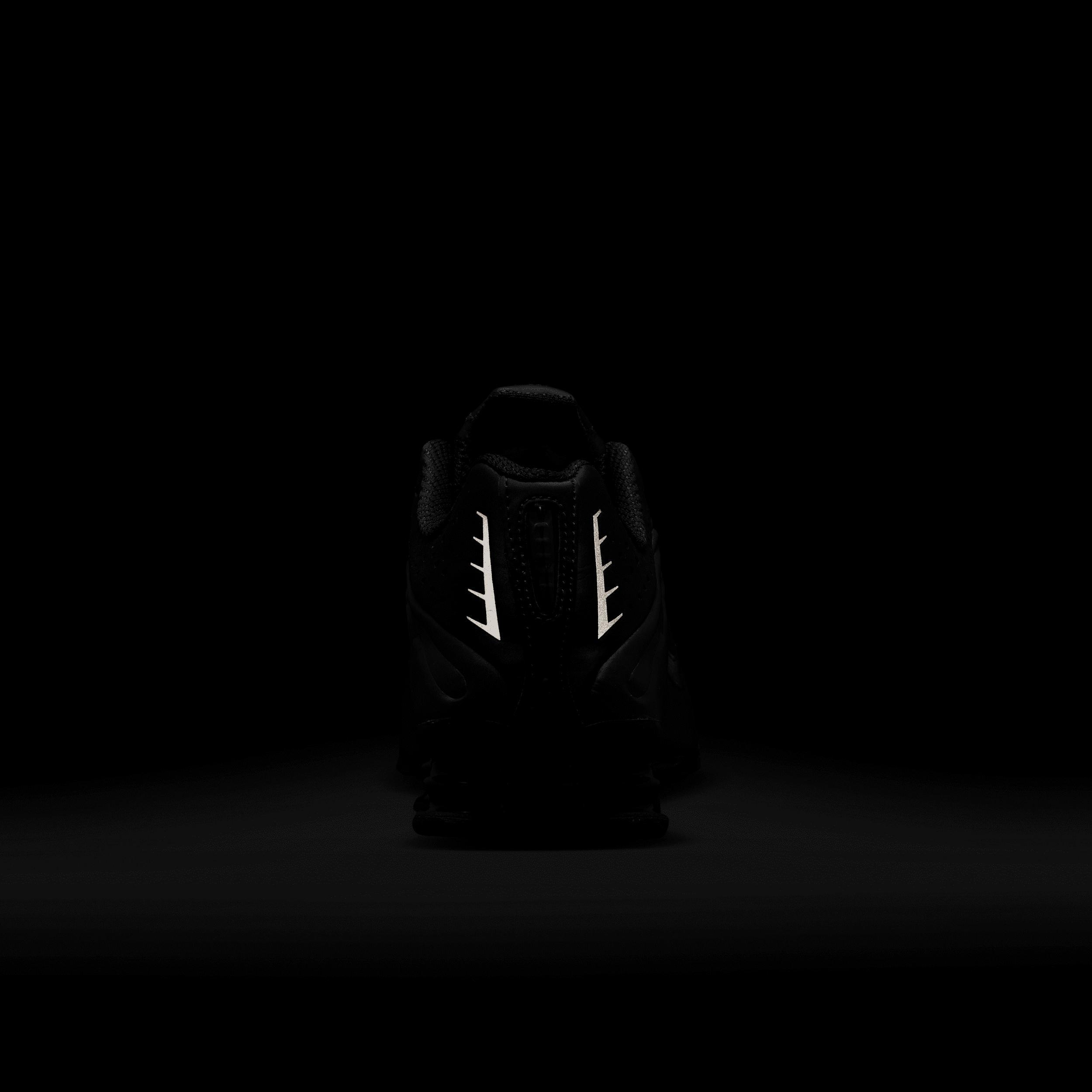Nike Women's Shox R4 Shoes Product Image