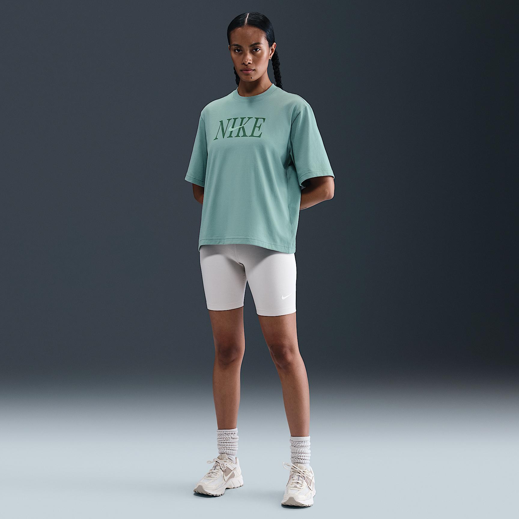 Nike Sportswear Essential Women's Boxy Graphic T-Shirt Product Image