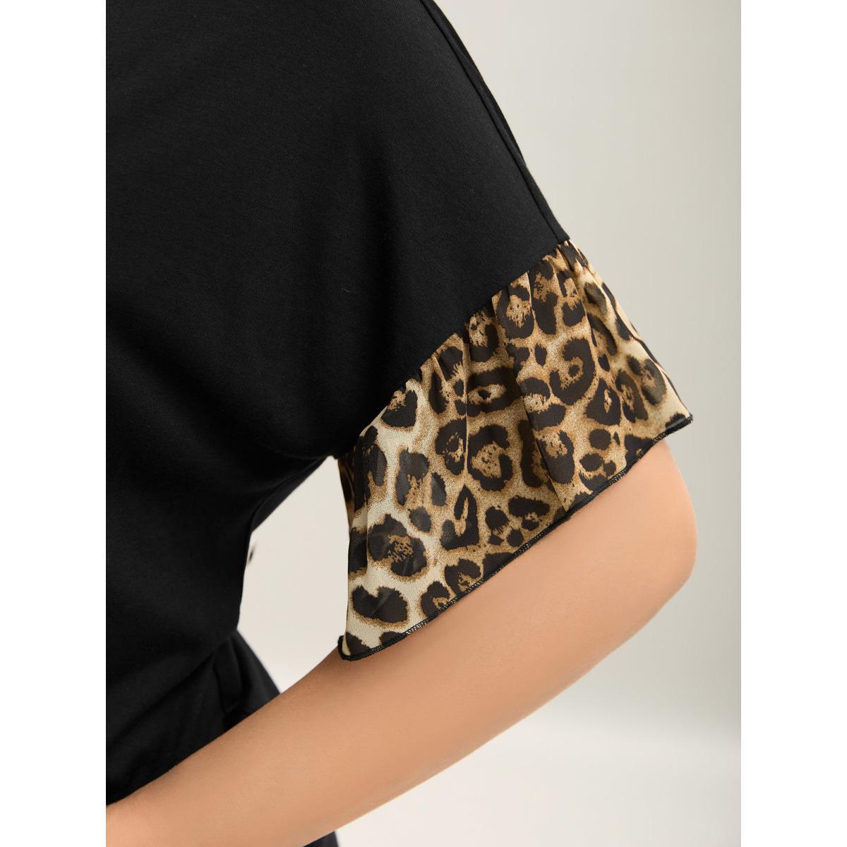 Plus Size Leopard Pattern Spliced Fitted T-Shirt Black Women Casual Gathered V-neck Everyday T-shirts BloomChic 22-24/3X Product Image