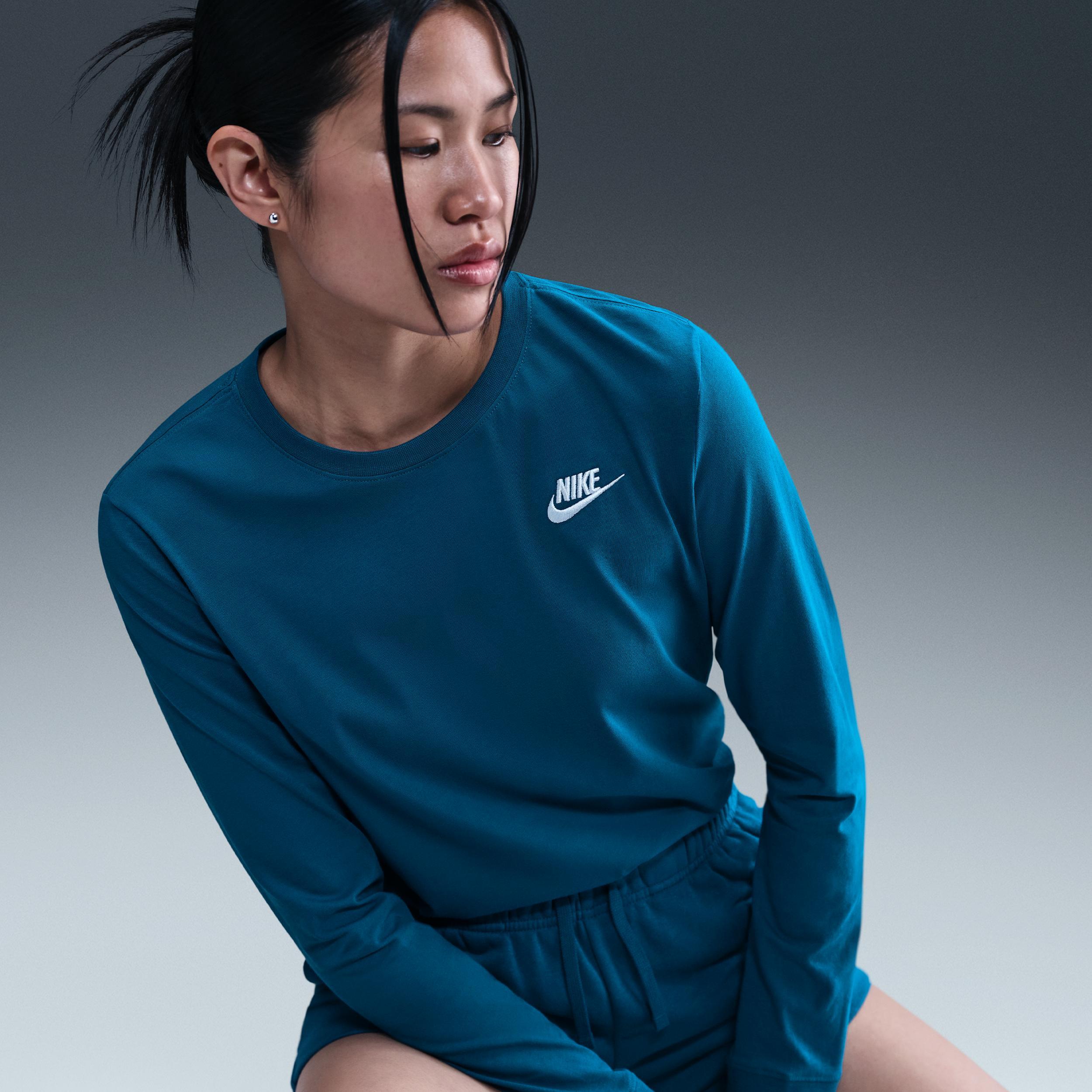Women's Nike Sportswear Club Long-Sleeve T-Shirt Product Image