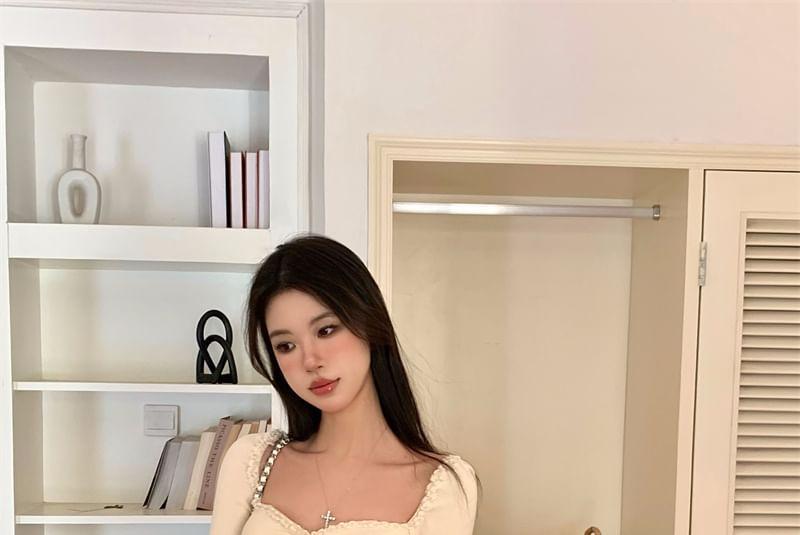 Long-Sleeve V-Neck Plain Lace Trim Cutout Slim Fit Crop Tee Product Image