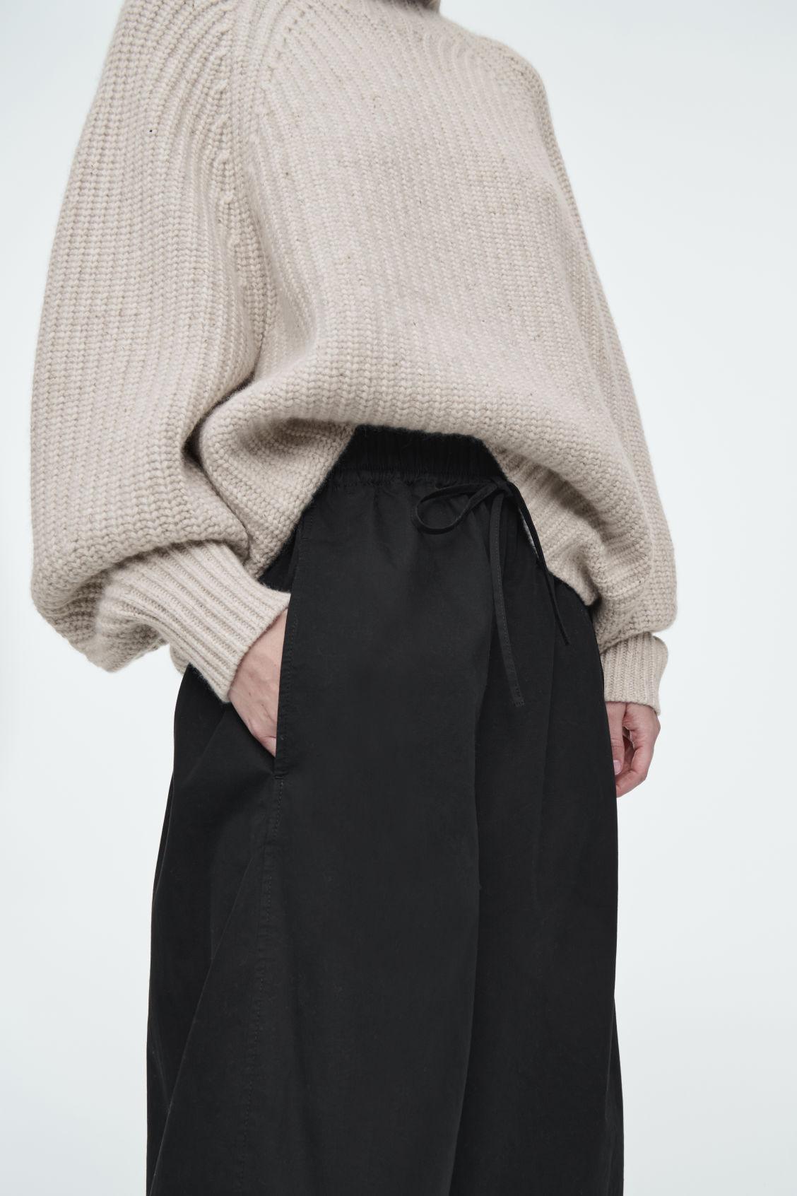 UTILITY BARREL-LEG PANTS Product Image
