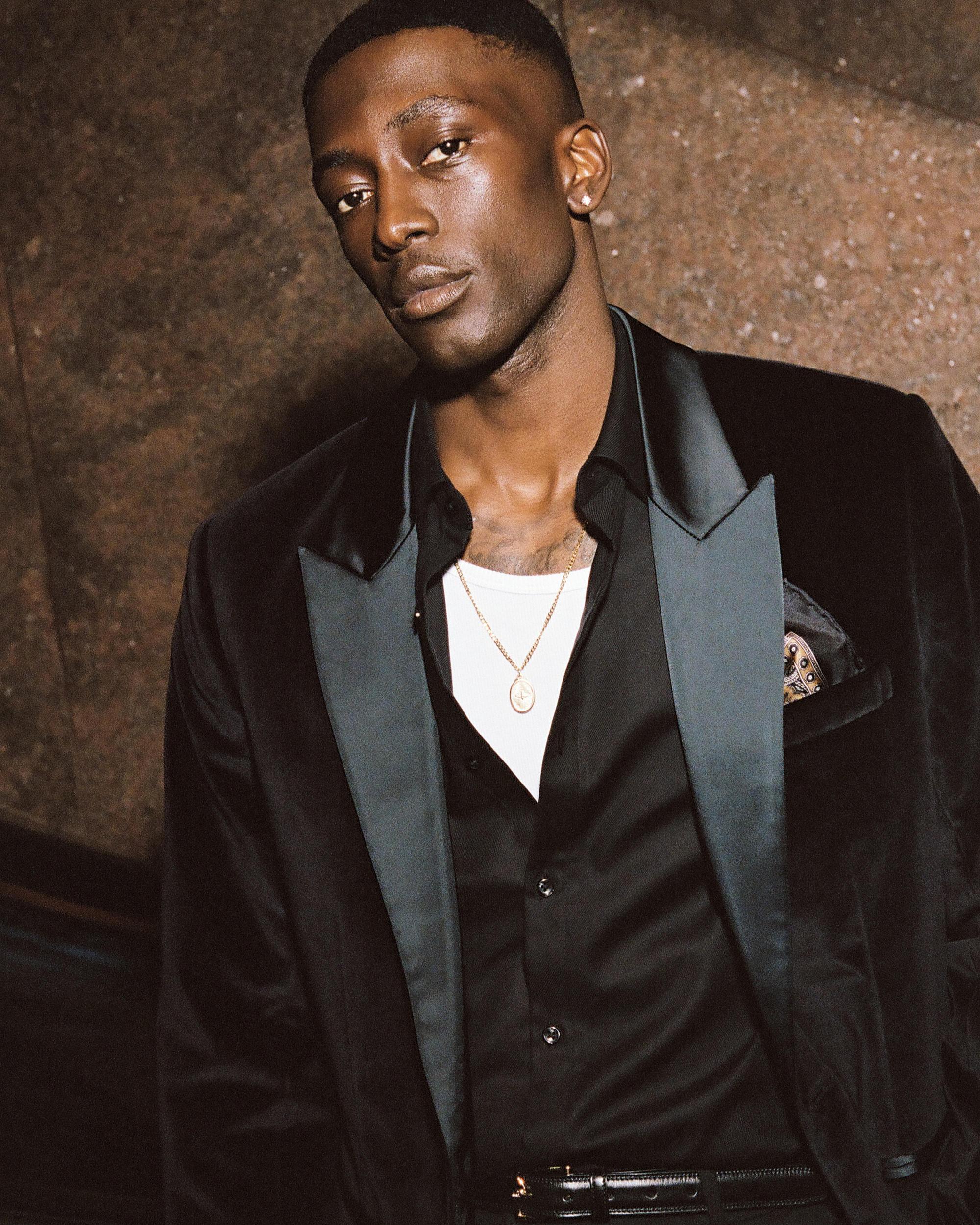 The A&F Collins Tailored Classic Velvet Blazer Product Image
