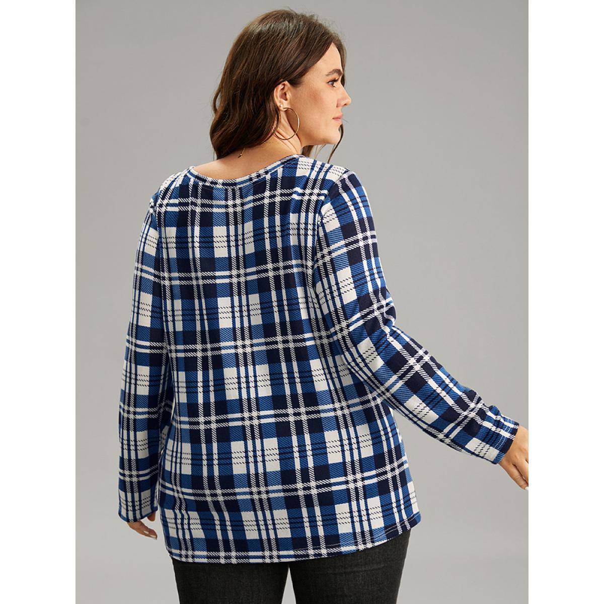 Plus Size Plaid Contrast V Neck Patched Pocket T-shirt Blue Women Casual Contrast Plaid V-neck Dailywear T-shirts BloomChic 12/L Product Image