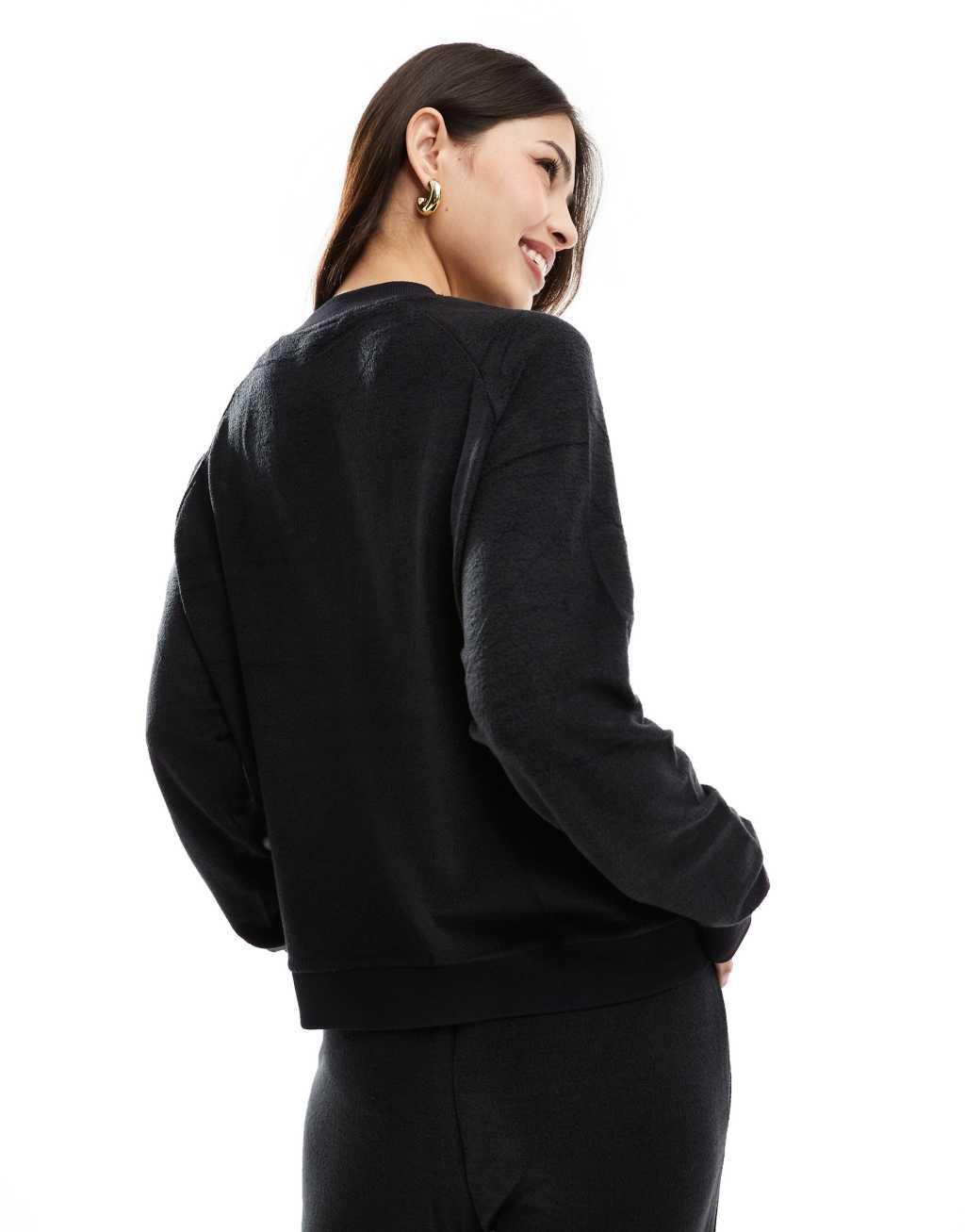 HUGO Bodywear snoozie sweatshirt in black teddy fleece - part of a set Product Image