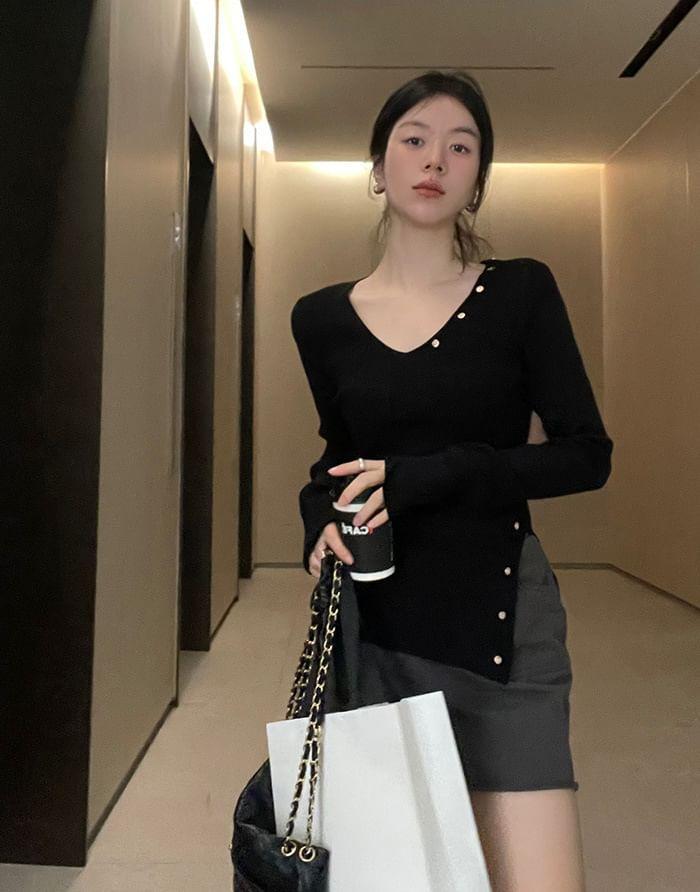 Long Sleeve V-Neck Plain Slit Ribbed Knit Top Product Image