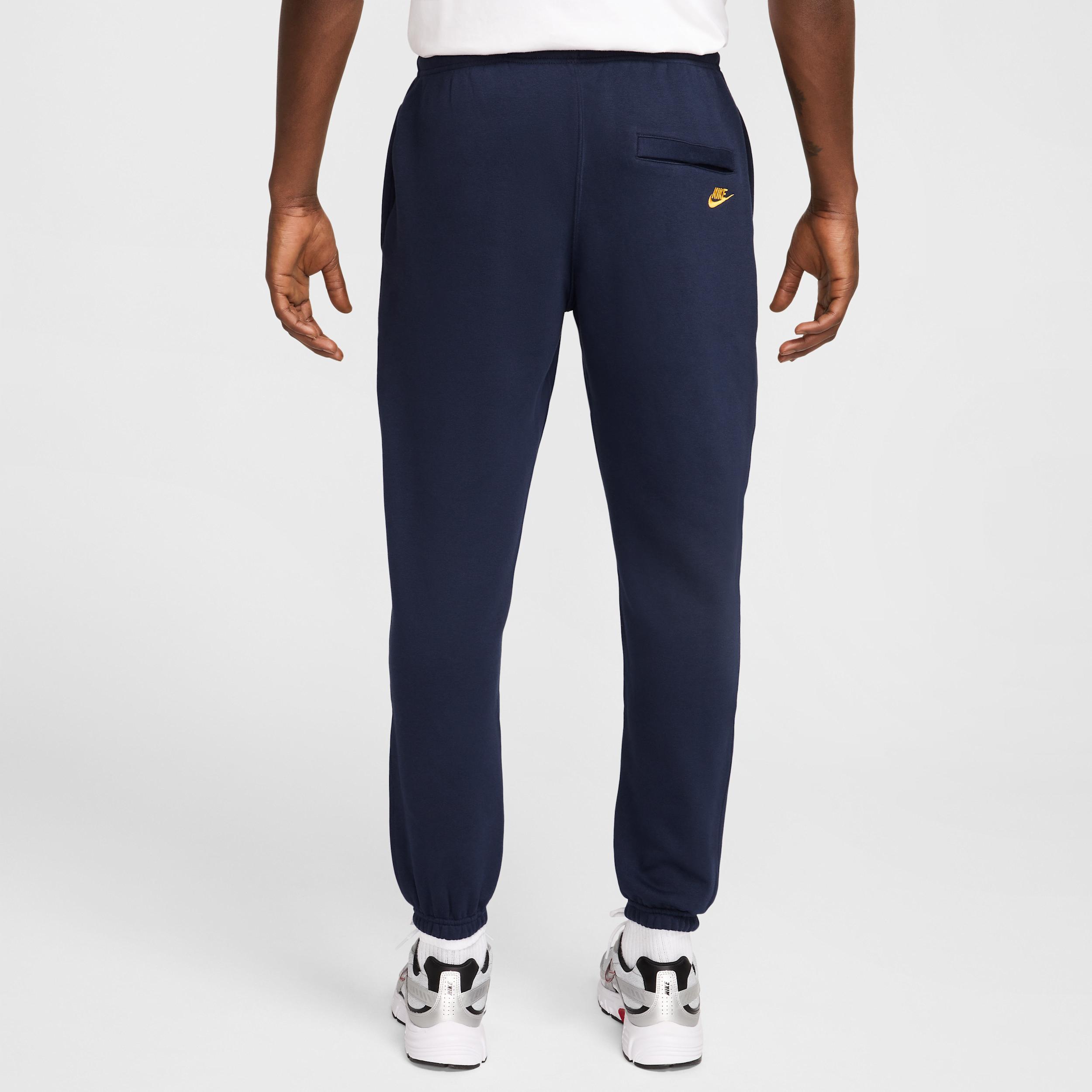 Nike Club Men's Fleece Pants Product Image