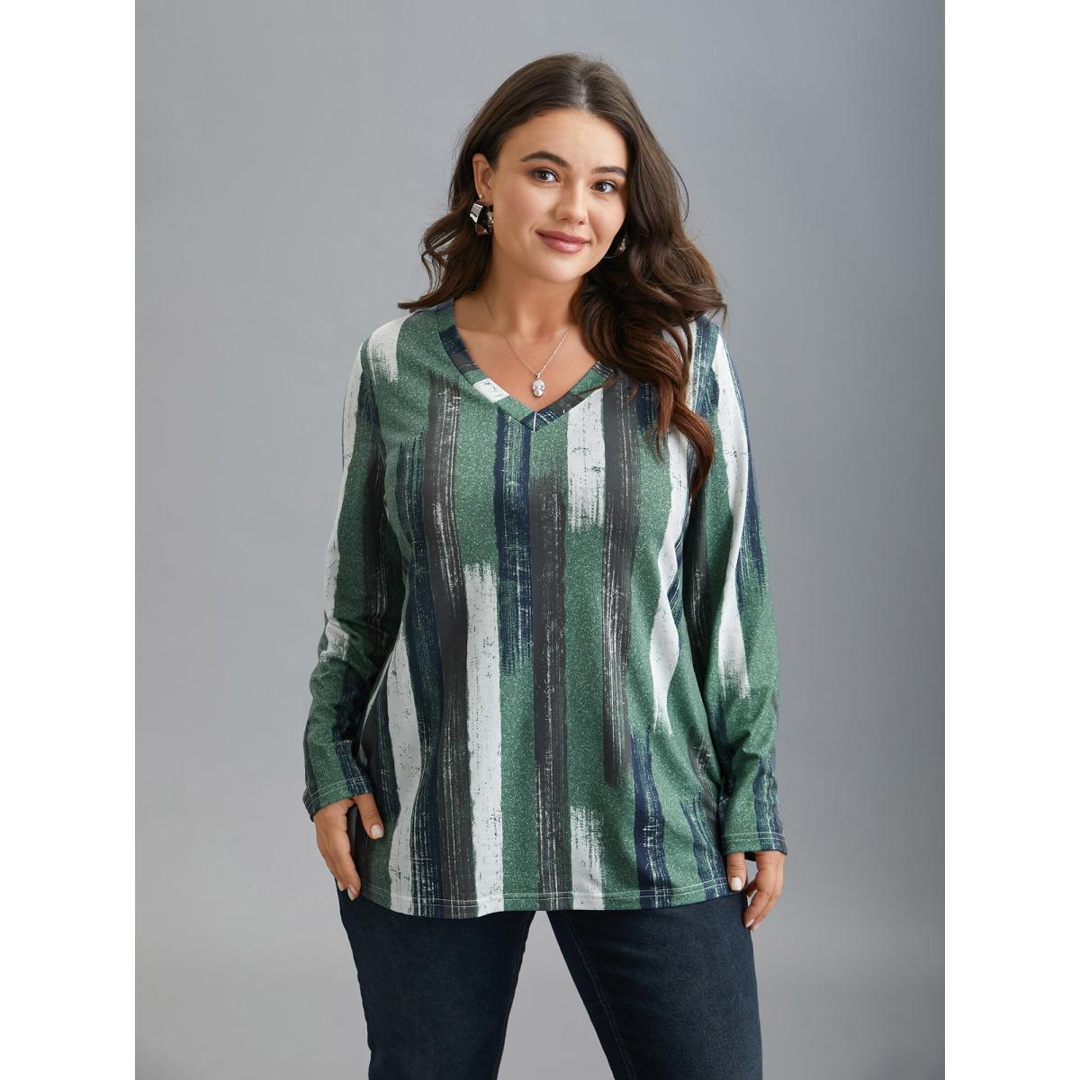 Plus Size Abstract Print V-Neck Fitted T-Shirt Multicolor Women Casual Contrast V-neck Everyday T-shirts BloomChic 26/4X Product Image