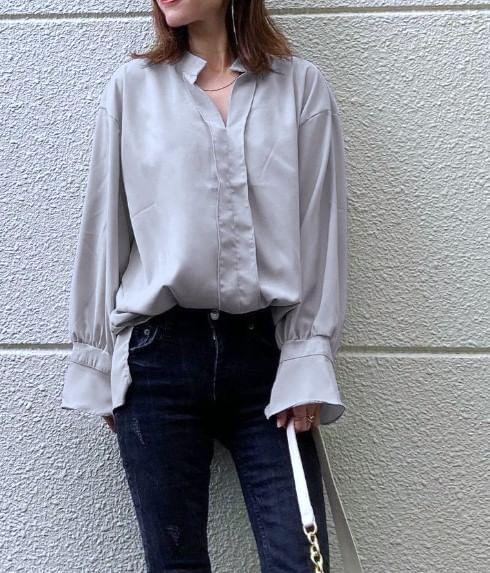 Long-Sleeve V-Neck Plain Chiffon Blouse Product Image
